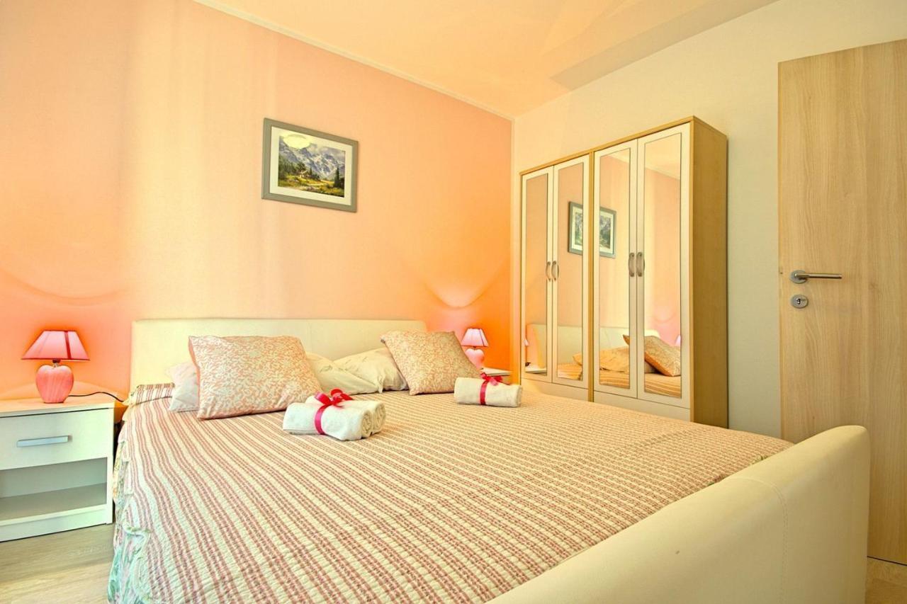 Charming Beachfront Holiday Home In פורץ מראה חיצוני תמונה