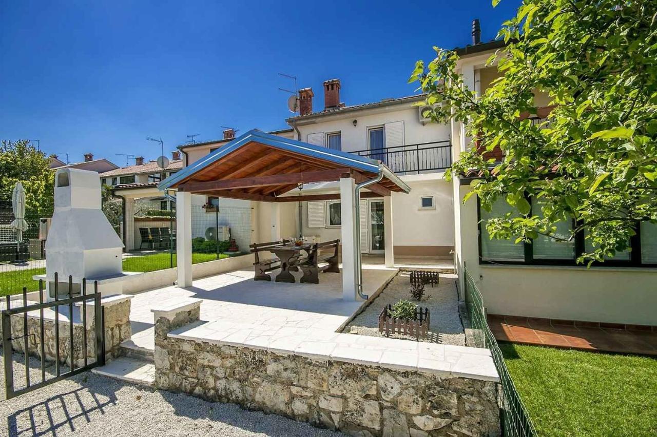 Charming Beachfront Holiday Home In פורץ מראה חיצוני תמונה