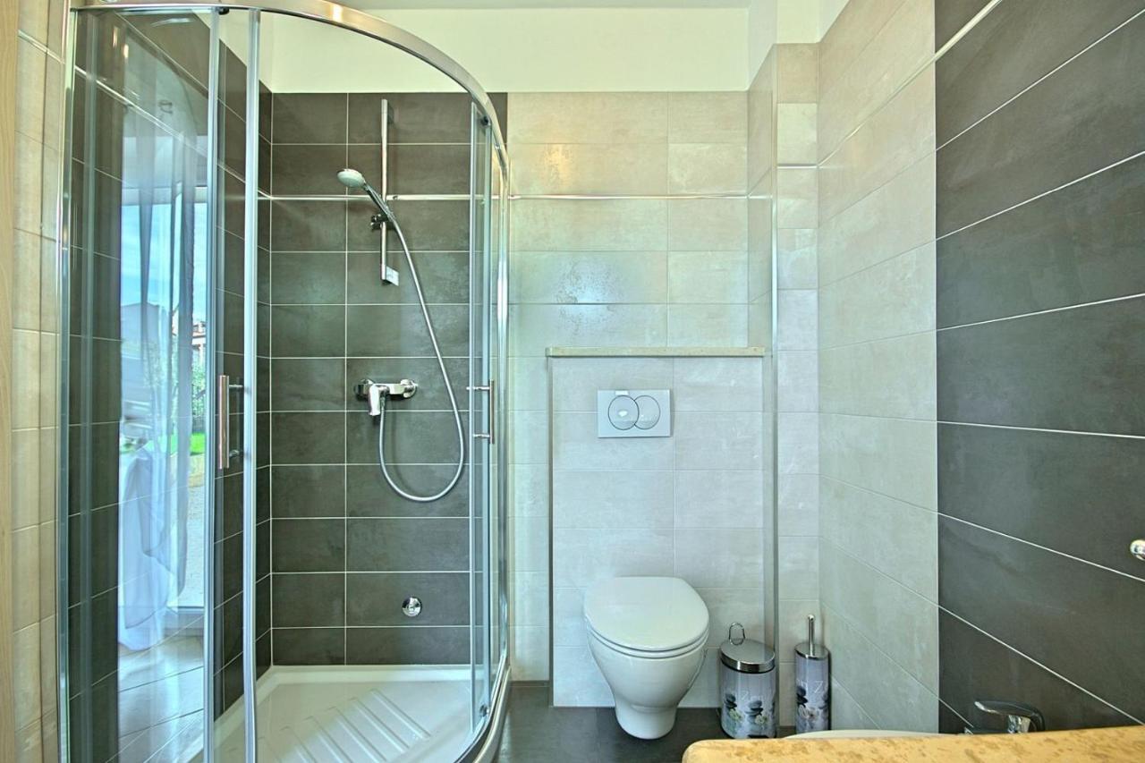 Charming Beachfront Holiday Home In פורץ מראה חיצוני תמונה