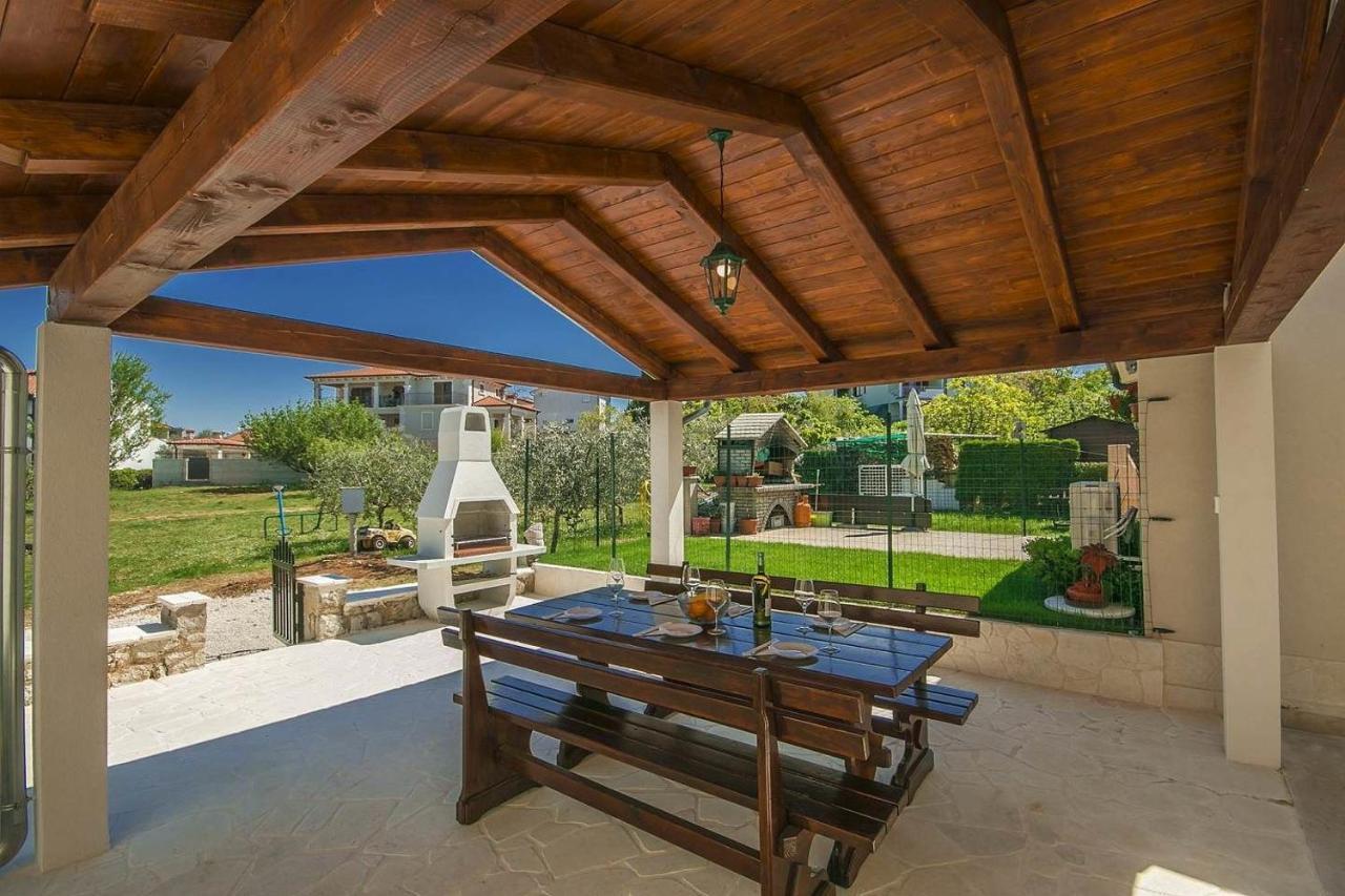 Charming Beachfront Holiday Home In פורץ מראה חיצוני תמונה