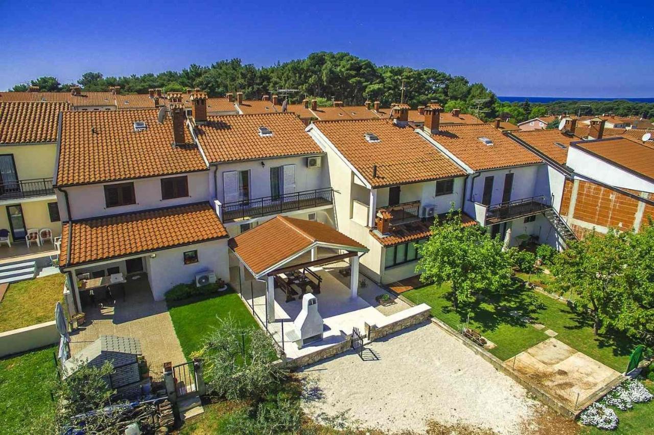 Charming Beachfront Holiday Home In פורץ מראה חיצוני תמונה
