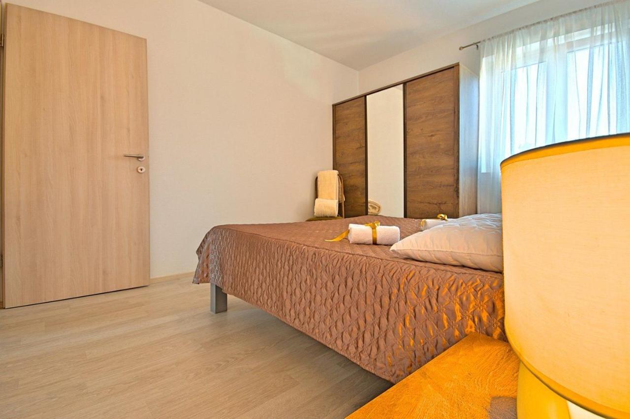 Charming Beachfront Holiday Home In פורץ מראה חיצוני תמונה