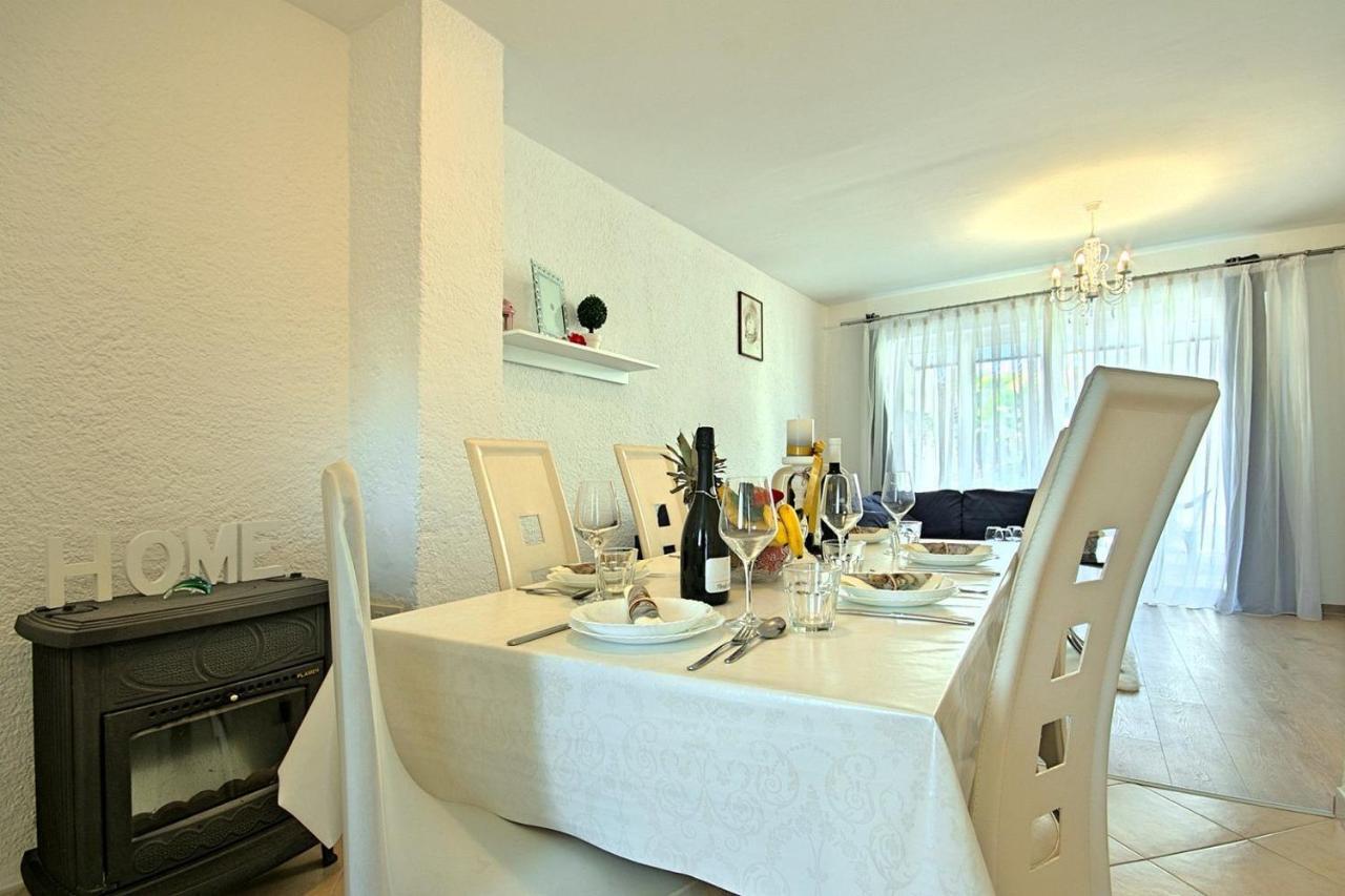 Charming Beachfront Holiday Home In פורץ מראה חיצוני תמונה
