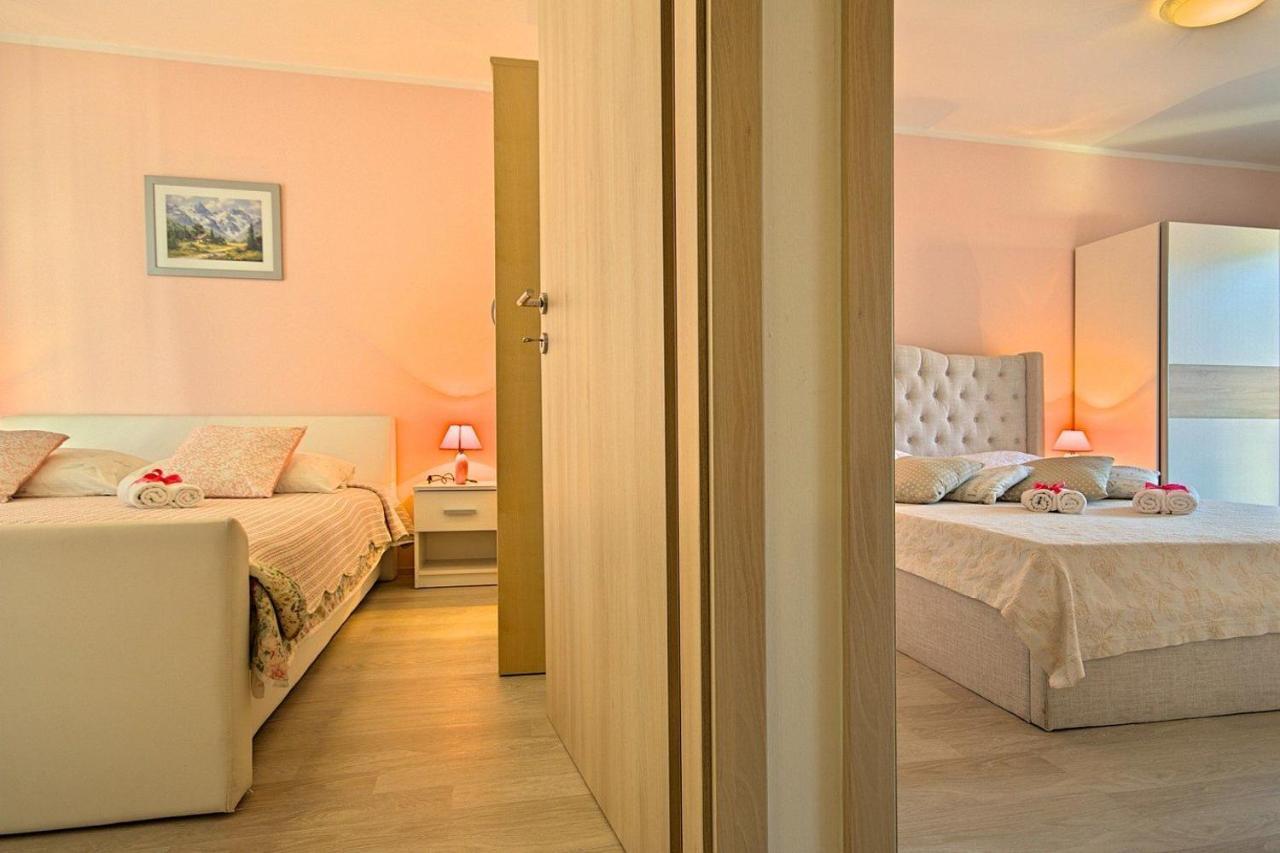 Charming Beachfront Holiday Home In פורץ מראה חיצוני תמונה