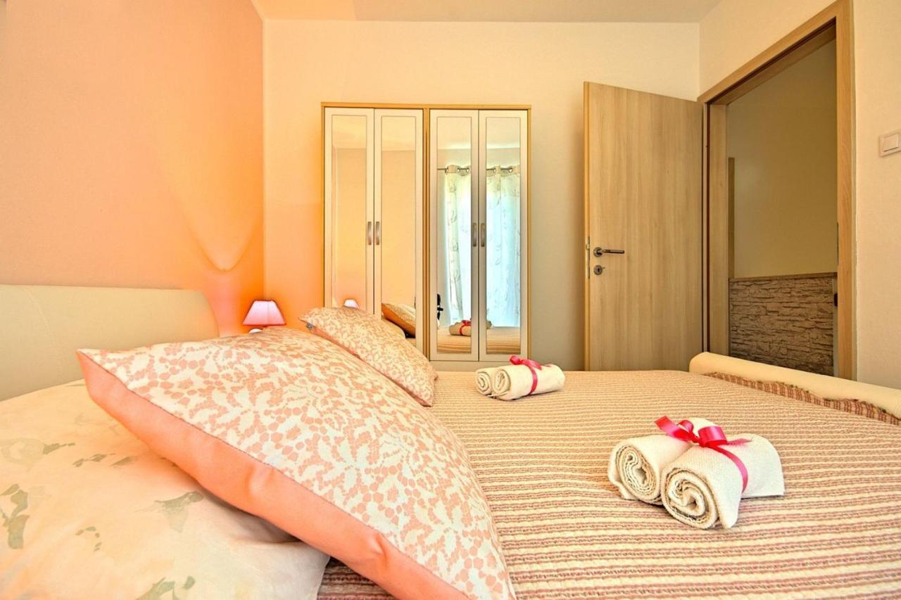 Charming Beachfront Holiday Home In פורץ מראה חיצוני תמונה