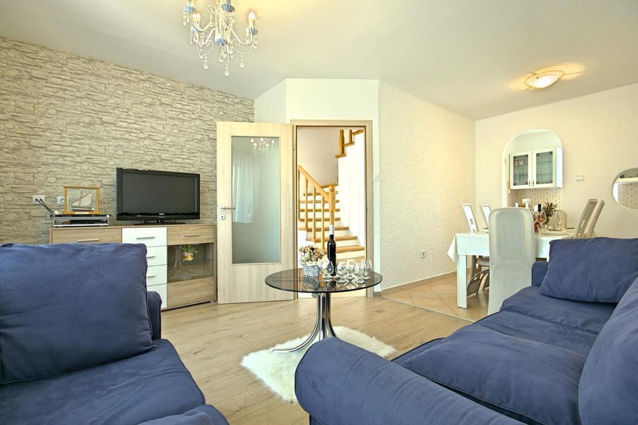 Charming Beachfront Holiday Home In פורץ מראה חיצוני תמונה