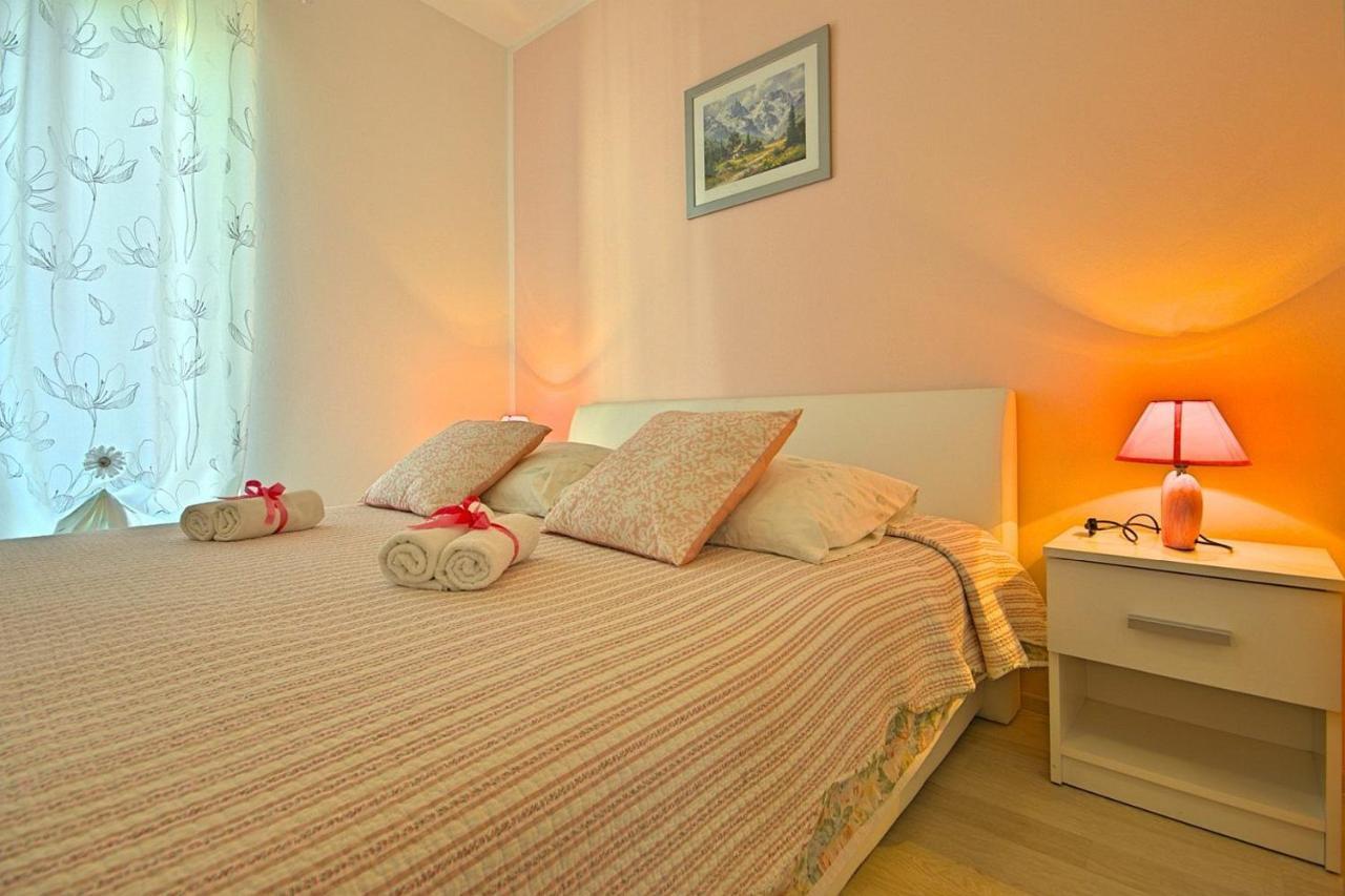 Charming Beachfront Holiday Home In פורץ מראה חיצוני תמונה