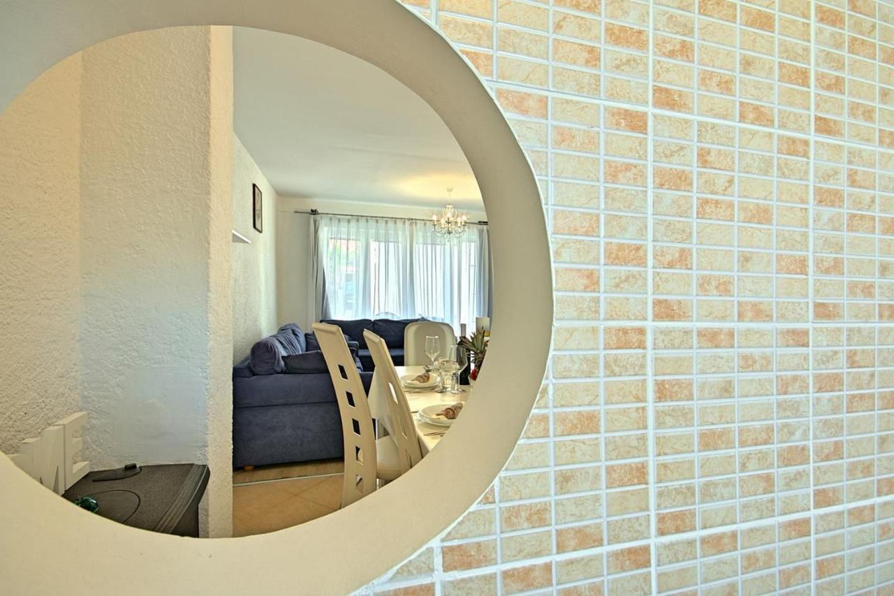 Charming Beachfront Holiday Home In פורץ מראה חיצוני תמונה